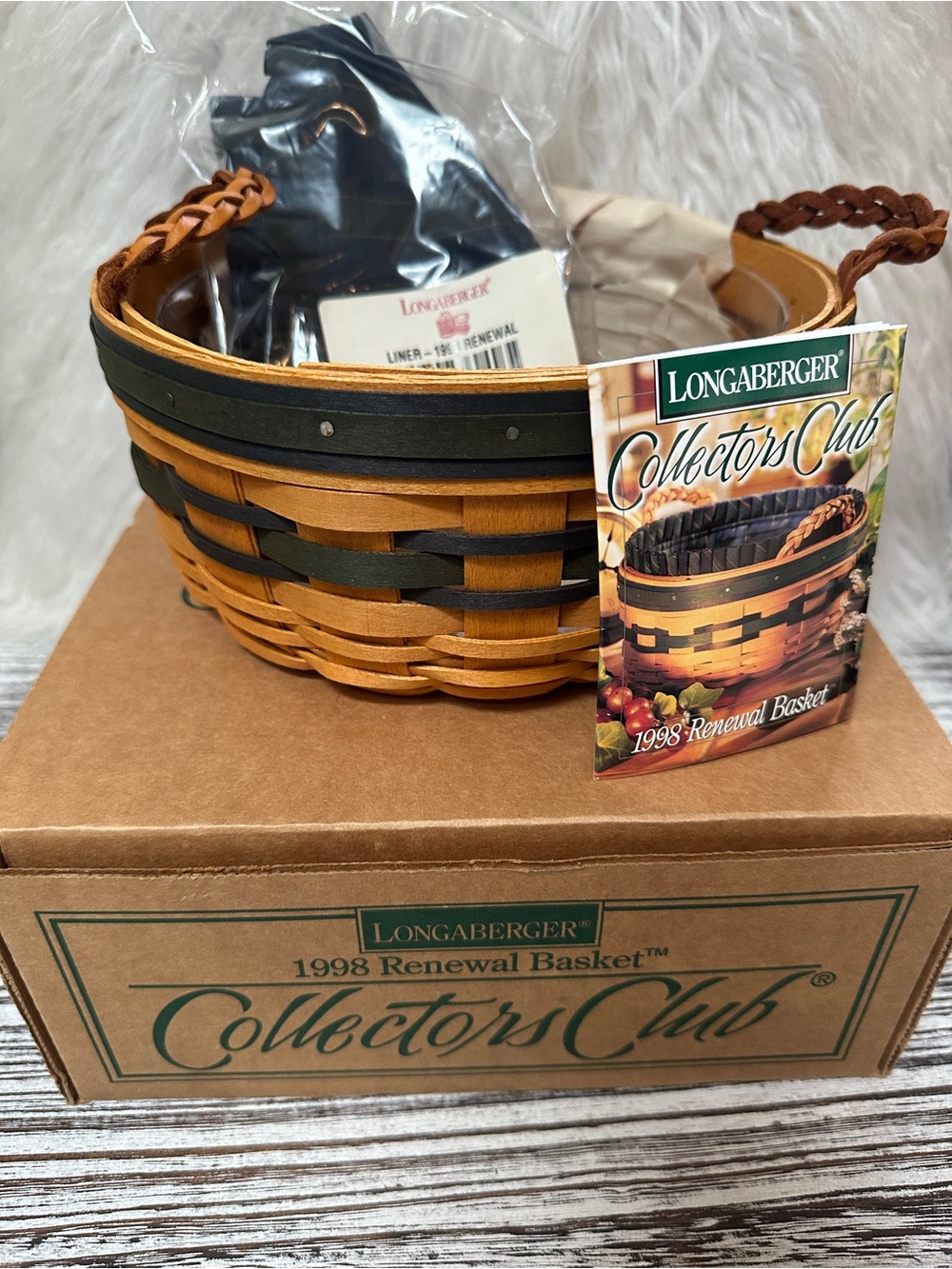 Longaberger 1998 Renewal Basket Collectors Chub New in Box